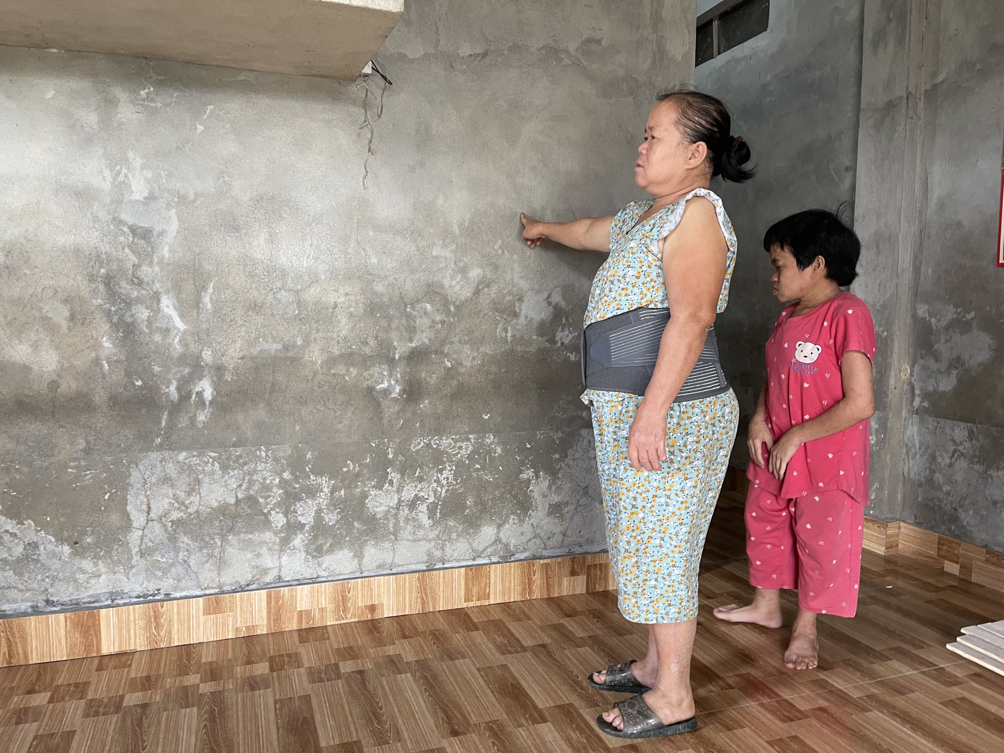 Người đàn ông có khối u khổng lồ đau xót nhìn vợ con lay lắt vì bệnh tật- Ảnh 6.