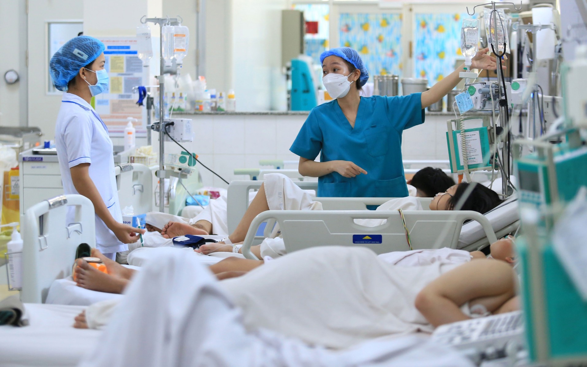 Nâng phụ cấp ưu đãi nghề y không chỉ nhìn ở mức tăng tiền hưởng- Ảnh 1.