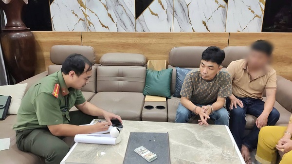 Đà Nẵng triệt phá đường dây lưu hành tiền USD giả để mua ma túy- Ảnh 1.