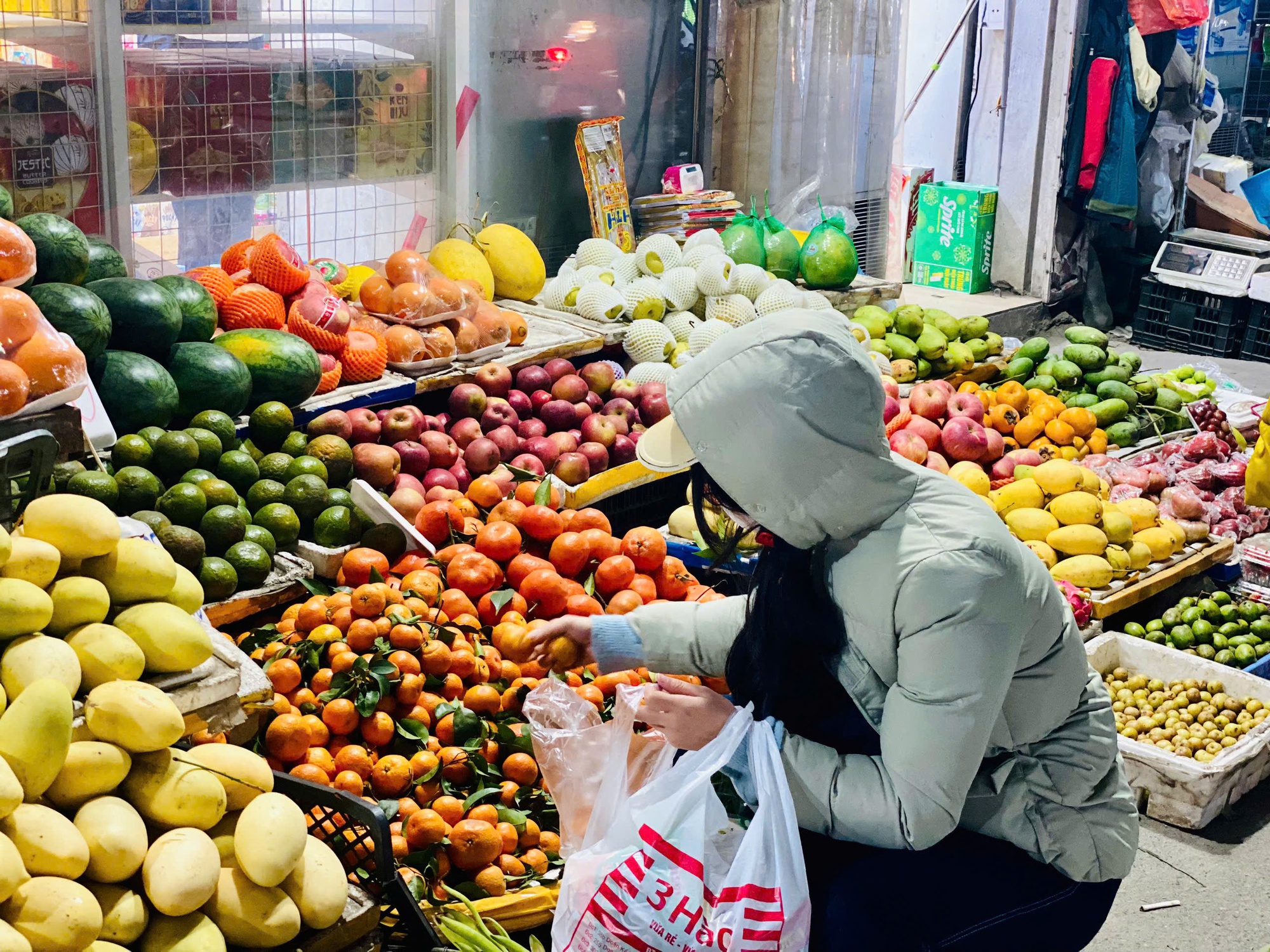 Một loại cam Việt giúp tăng đề kháng đang bán đầy chợ giá chỉ vài nghìn đồng/kg- Ảnh 1. Một loại cam Việt giúp tăng đề kháng đang bán đầy chợ giá chỉ vài nghìn đồng/kg- Ảnh 1.