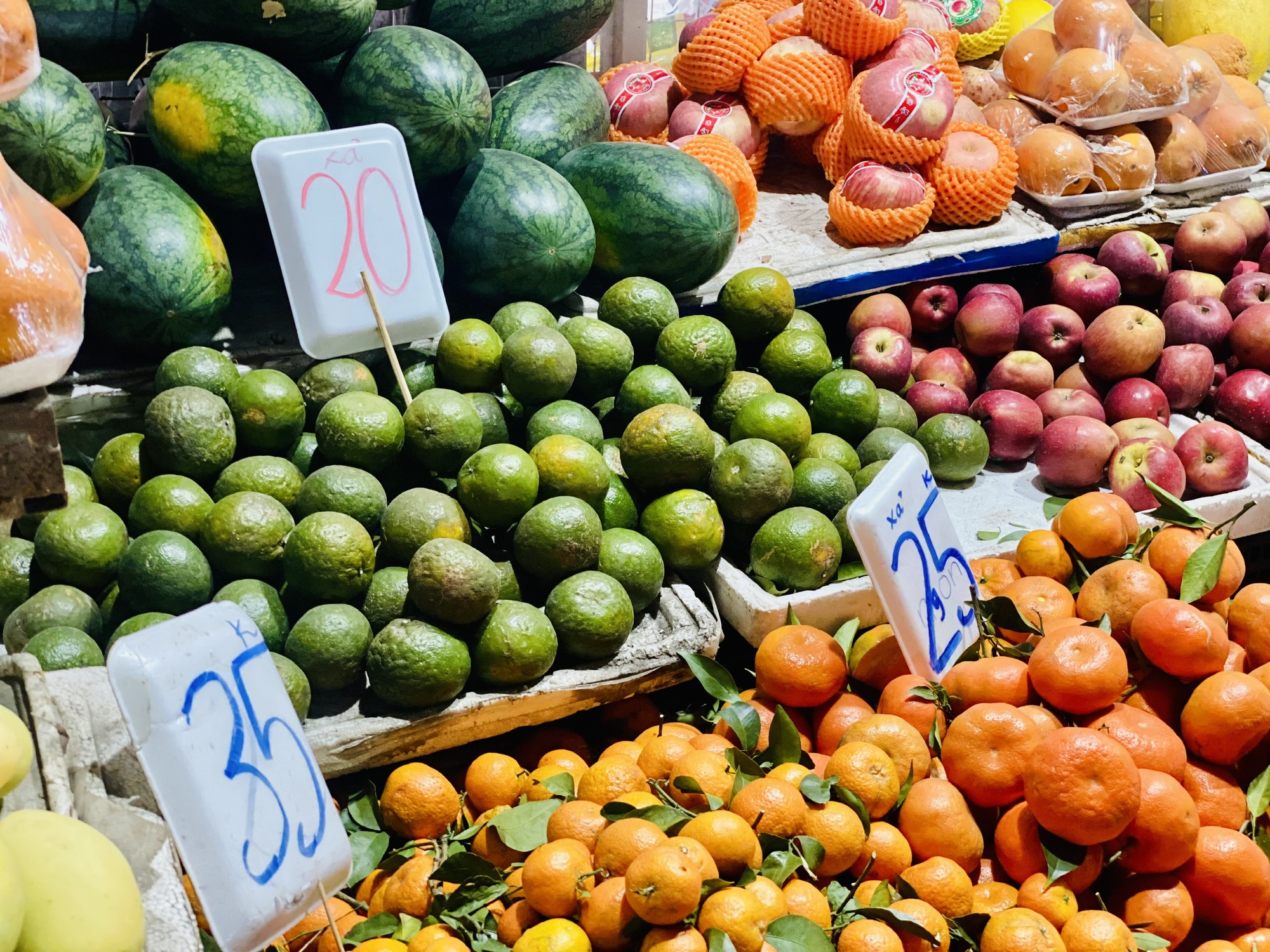 Một loại cam Việt giúp tăng đề kháng đang bán đầy chợ giá chỉ vài nghìn đồng/kg- Ảnh 2. Một loại cam Việt giúp tăng đề kháng đang bán đầy chợ giá chỉ vài nghìn đồng/kg- Ảnh 2.