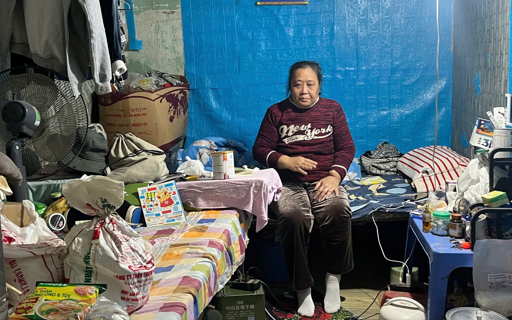 Tại sao cần chặt hạ loạt cây xà cừ cổ thụ trên đường 70?- Ảnh 12. Xóm chạy thận Hà Nội co ro trong giá rét