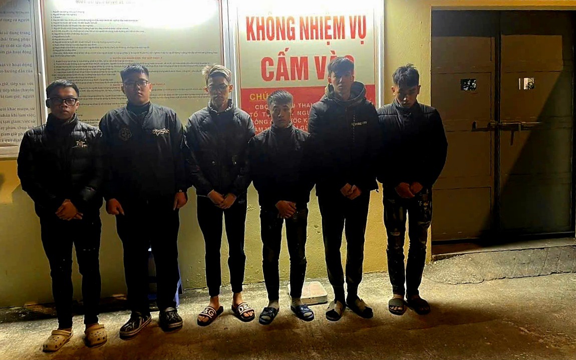 Triệu tập 23 đối tượng tụ tập mang hung khí, gây rối trật tự công cộng tại Hải Phòng- Ảnh 2. Tạm giữ nhóm đối tượng gây rối trật tự công cộng làm 2 người bị thương tại Quảng Ninh