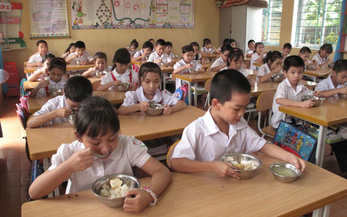 Bếp ăn không tủ lạnh: Quy trình 3 chuẩn và chìa khóa bảo vệ trẻ khỏi ngộ độc- Ảnh 2.