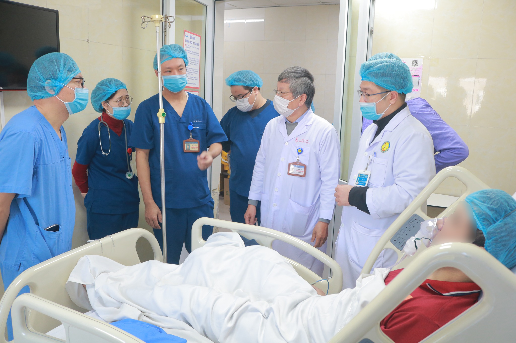 Bộ Y tế yêu cầu tập trung điều trị tốt nhất nạn nhân bị thương trong vụ cháy ở phố Trần Cung- Ảnh 1. Bộ Y tế yêu cầu tập trung điều trị tốt nhất nạn nhân bị thương trong vụ cháy ở phố Trần Cung- Ảnh 1.