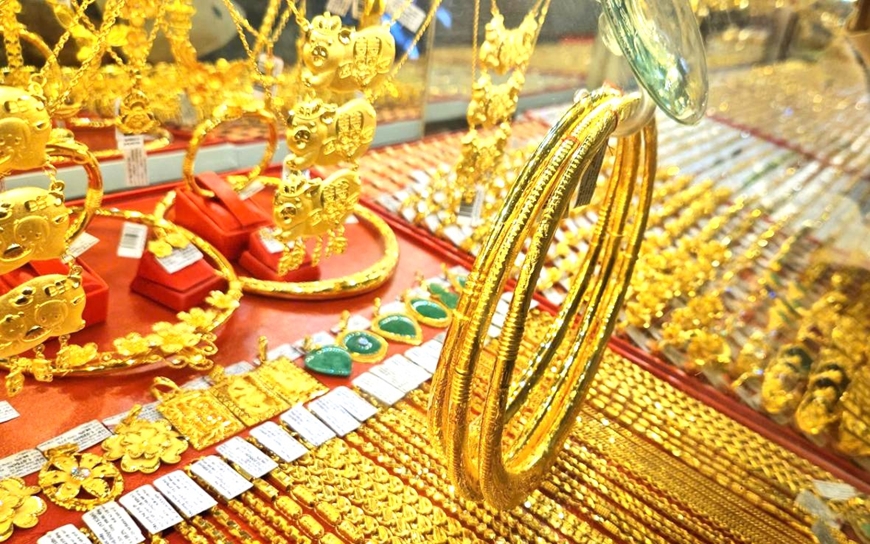 Giá vàng hôm nay ngày 8/1 đồng loạt giảm rất mạnh- Ảnh 2. Giá vàng hôm nay ngày 7/1 đảo chiều giảm rất mạnh