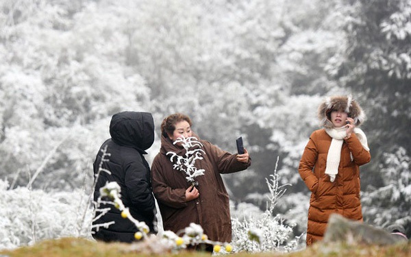 Không khí lạnh cực mạnh khiến Hà Nội rét 9 độ, Mẫu Sơn nhiệt giảm dưới 3 độ