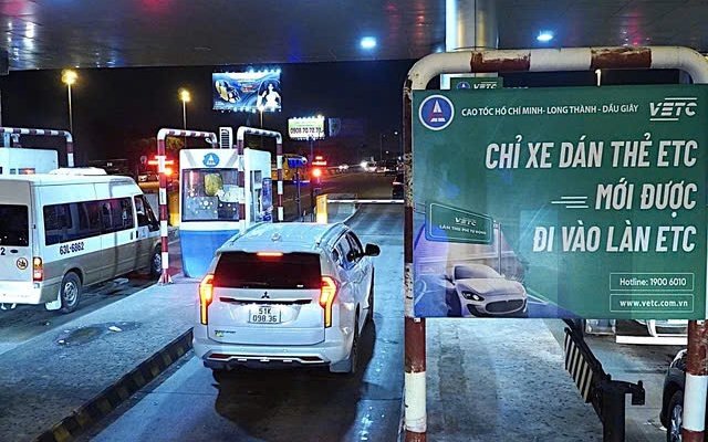 Từ 2026, ô tô nào không phải chịu phí sử dụng đường bộ?