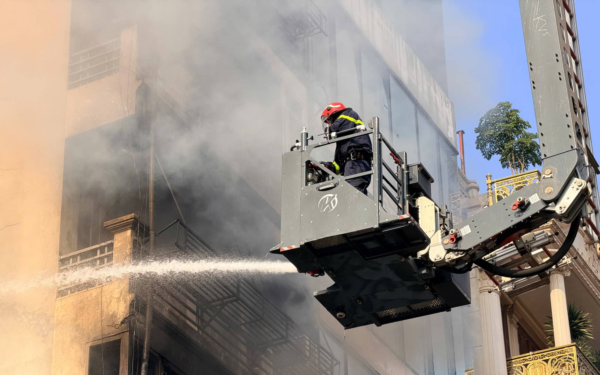 Nạn nhân còn lại trong vụ cháy tại Hà Đông đã tử vong- Ảnh 1. Hà Nội: cháy nhà 7 tầng tại Hà Đông khiến 2 người tử vong, 1 người bị thương