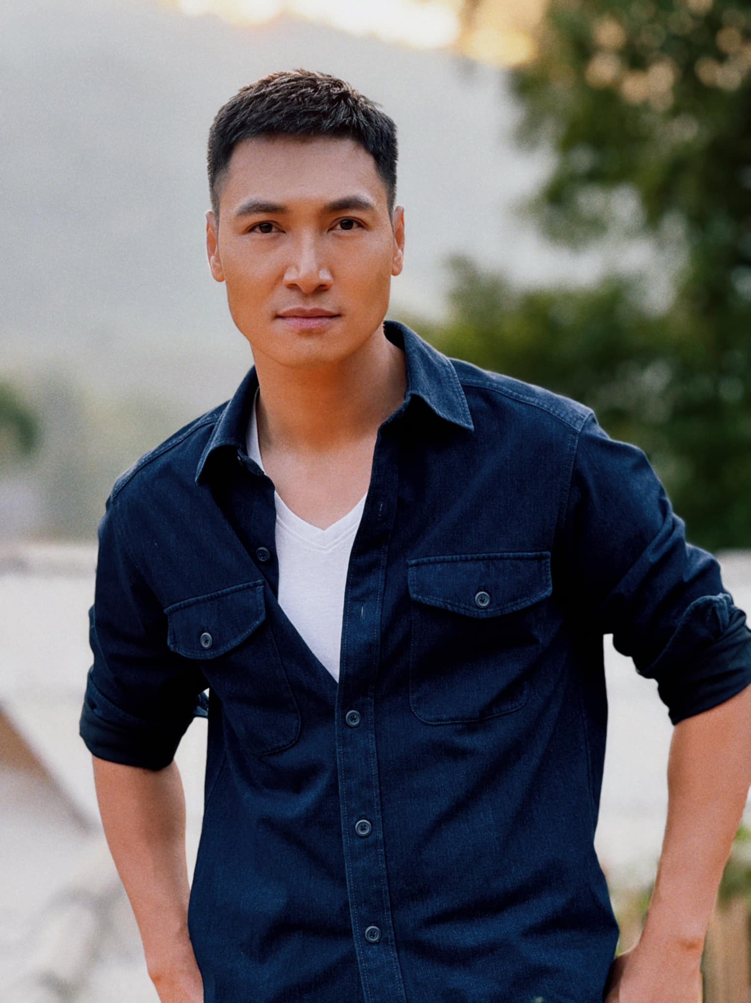 Phạm Ngọc Triển - Chánh văn phòng UBND tỉnh trong 'Lằn ranh' có đời thực ra sao ở tuổi 40?- Ảnh 4. Phạm Ngọc Triển - Chánh văn phòng UBND tỉnh trong 'Lằn ranh' có đời thực ra sao ở tuổi 40?- Ảnh 4.