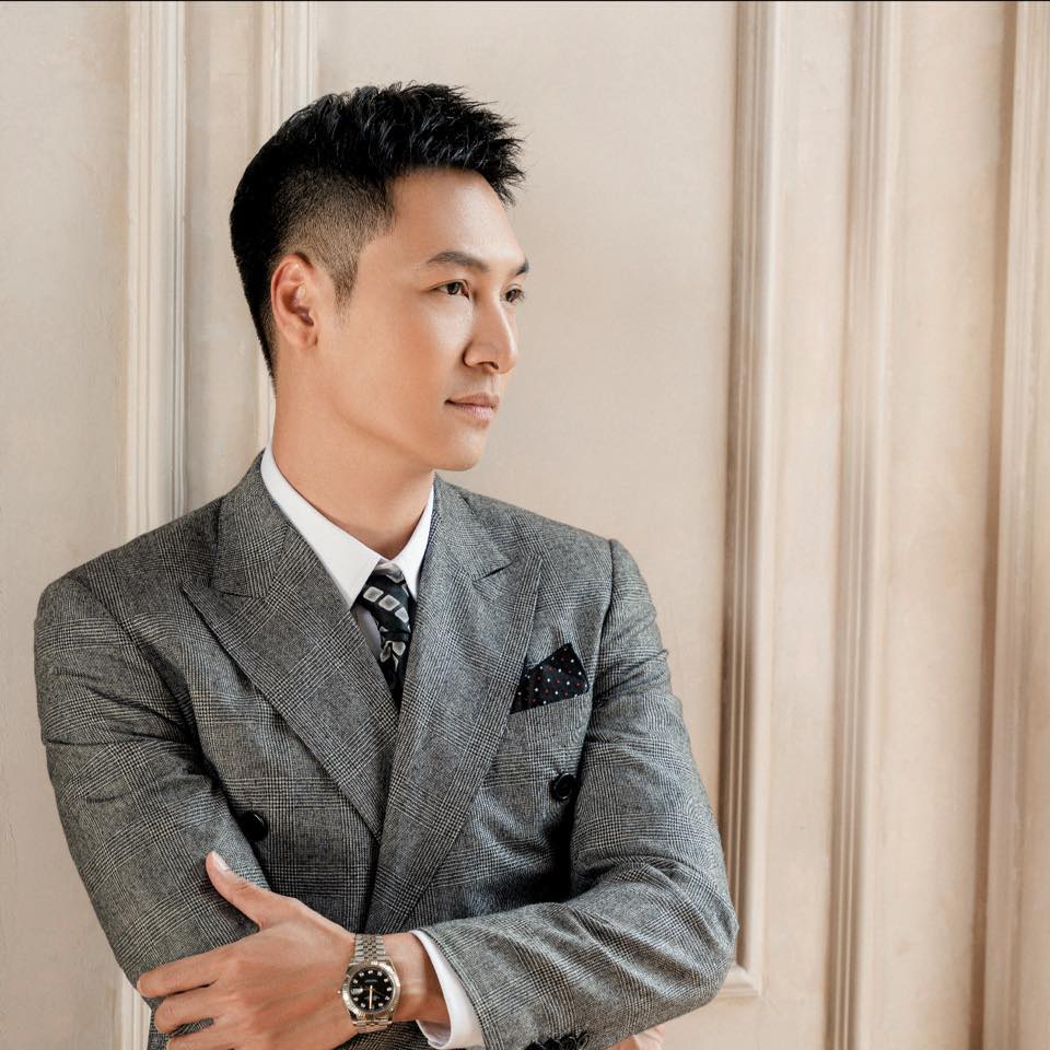 Phạm Ngọc Triển - Chánh văn phòng UBND tỉnh trong 'Lằn ranh' có đời thực ra sao ở tuổi 40?- Ảnh 5. Phạm Ngọc Triển - Chánh văn phòng UBND tỉnh trong 'Lằn ranh' có đời thực ra sao ở tuổi 40?- Ảnh 5.