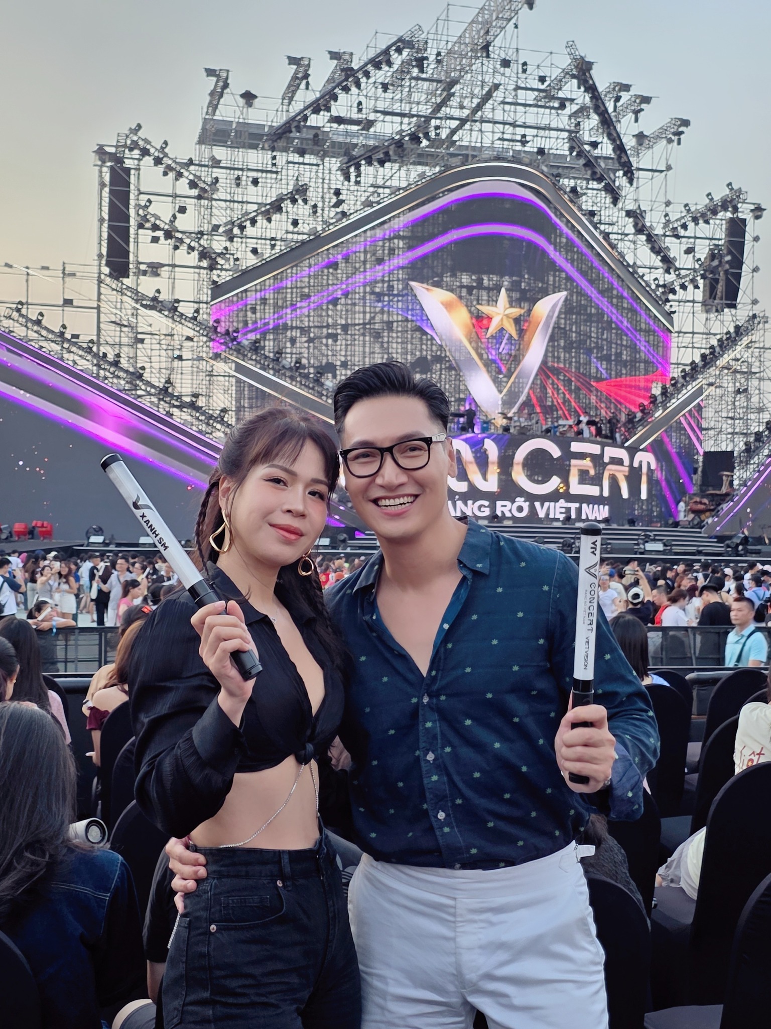 Phạm Ngọc Triển - Chánh văn phòng UBND tỉnh trong 'Lằn ranh' có đời thực ra sao ở tuổi 40?- Ảnh 6. Phạm Ngọc Triển - Chánh văn phòng UBND tỉnh trong 'Lằn ranh' có đời thực ra sao ở tuổi 40?- Ảnh 6.