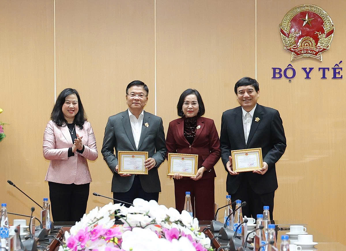 Năm 2025 đánh dấu bước hoàn thiện quan trọng về thể chế cho công tác bảo vệ, chăm sóc và nâng cao sức khỏe Nhân dân - Ảnh 1.