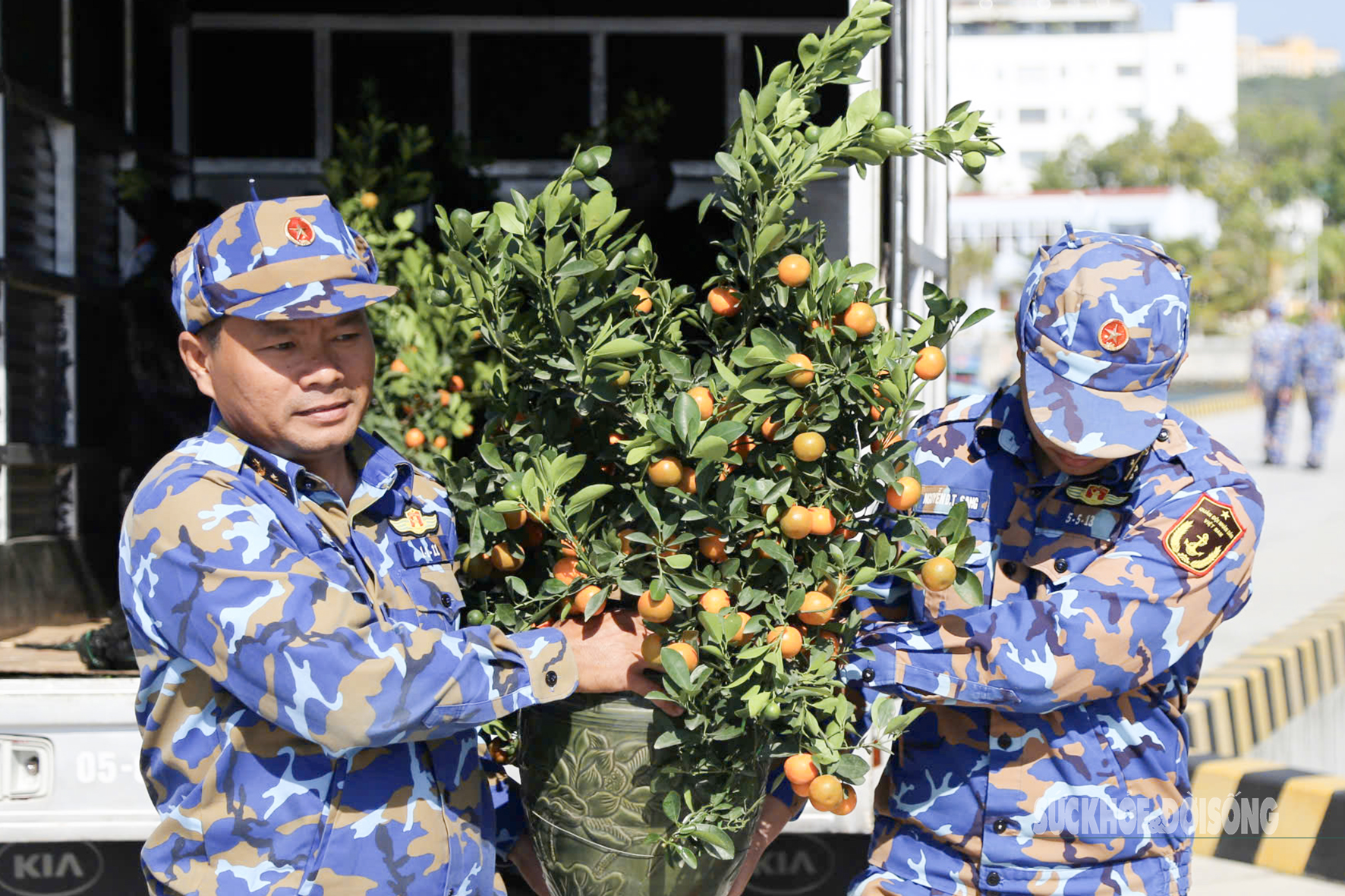 Ấm áp tình đất liền với quân dân vùng biển đảo Tây Nam- Ảnh 6.