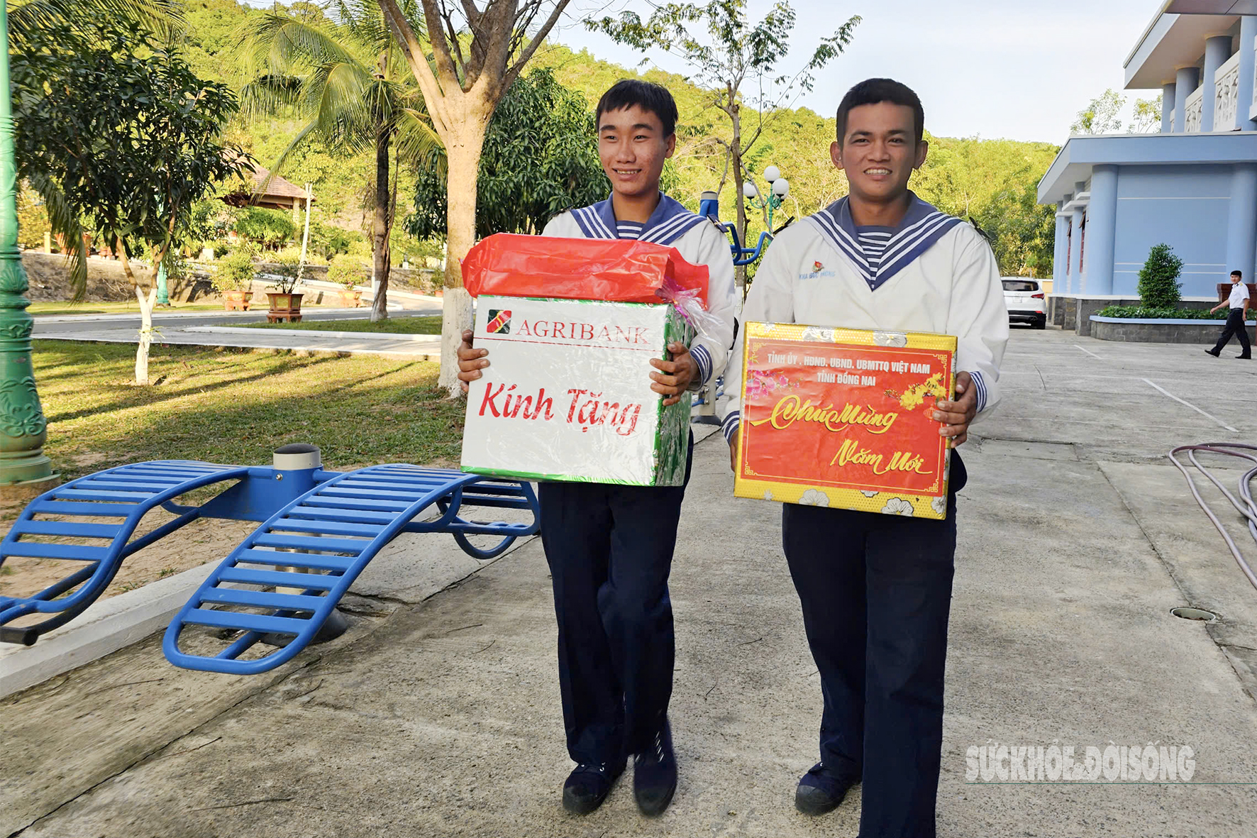 Ấm áp tình đất liền với quân dân vùng biển đảo Tây Nam- Ảnh 10.