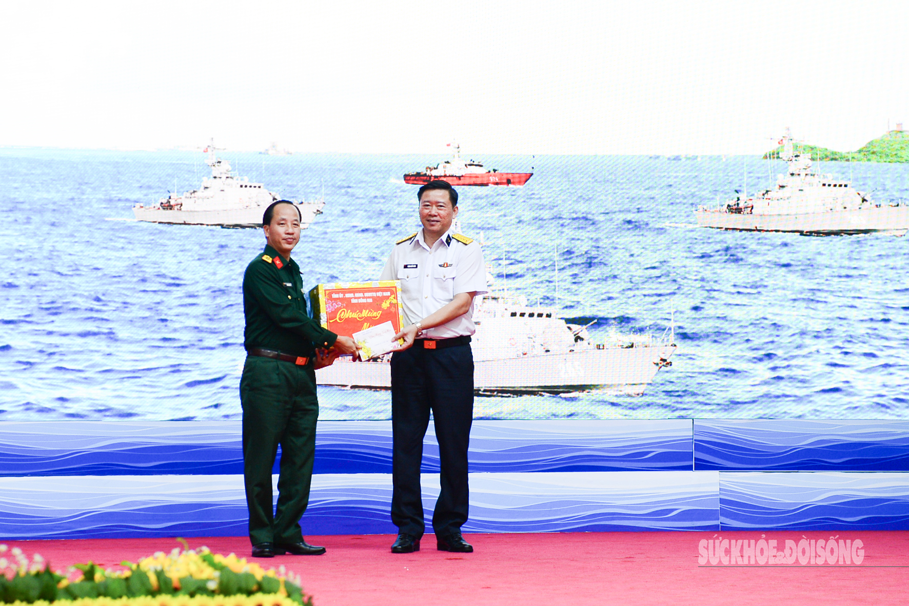 Ấm áp tình đất liền với quân dân vùng biển đảo Tây Nam- Ảnh 2.