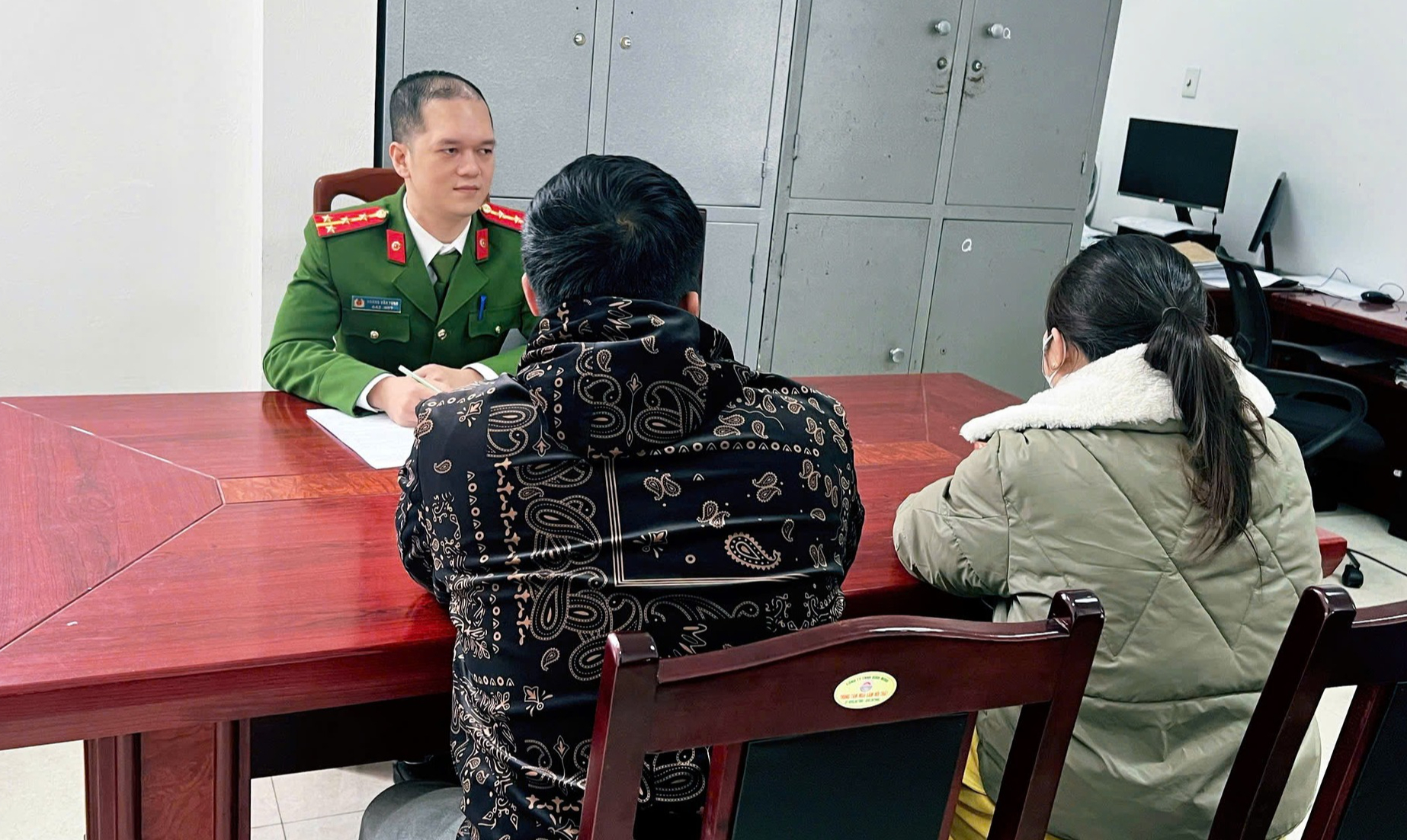 Đăng tin 'con rể ngủ với mẹ vợ' câu view bán hàng online, nam thanh niên bị xử phạt- Ảnh 1.