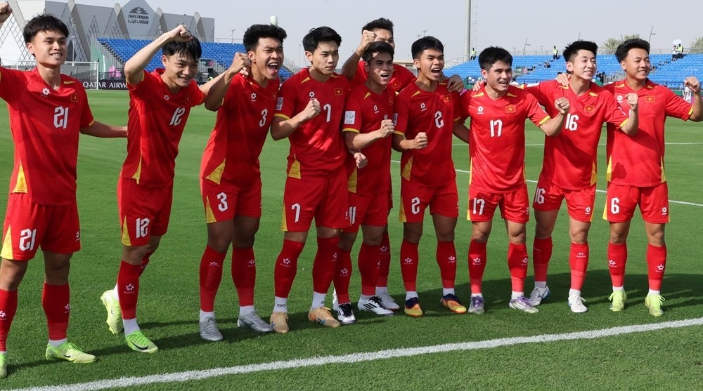 Thắng Kyrgyzstan 2-1, U23 Việt Nam là đội bóng đầu tiên vào tứ kết VCK U23 châu Á 2026- Ảnh 1.
