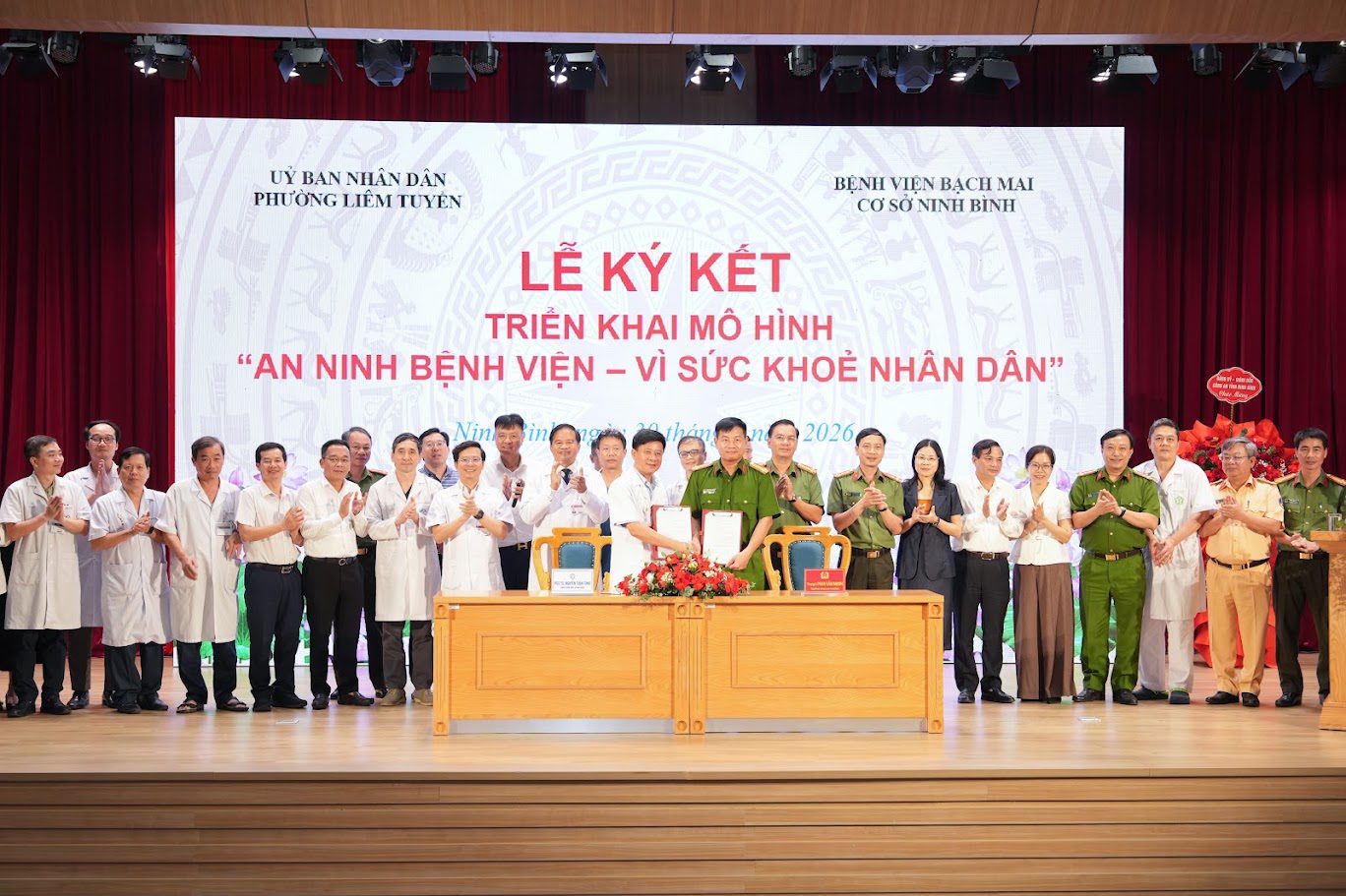 Chủ động phòng ngừa nguy cơ, xây dựng môi trường khám chữa bệnh an toàn - Ảnh 2.