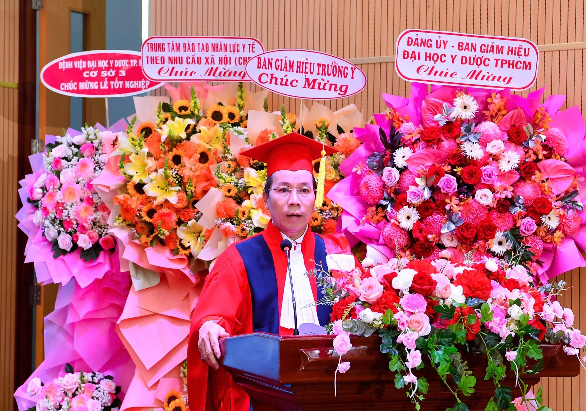 PGS.TS.BS Nguyễn Văn Chinh - Người giữ nhịp sống phía sau cánh cửa phòng mổ- Ảnh 5.