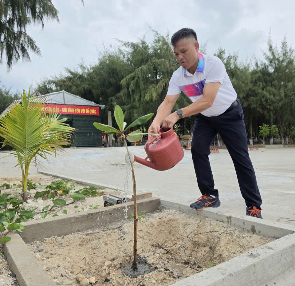 Tiến sĩ, Bác sĩ Nguyễn Hưng Đạo và câu chuyện thìa cà phê giữa Trường Sa - Ảnh 6.