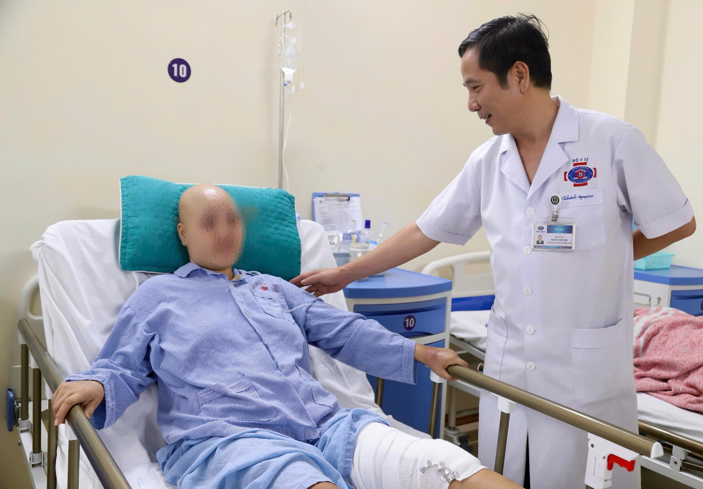 Giữ lại đôi chân cho người mẹ trẻ mắc ung thư xương để trở về bên 2con - Ảnh 3.
