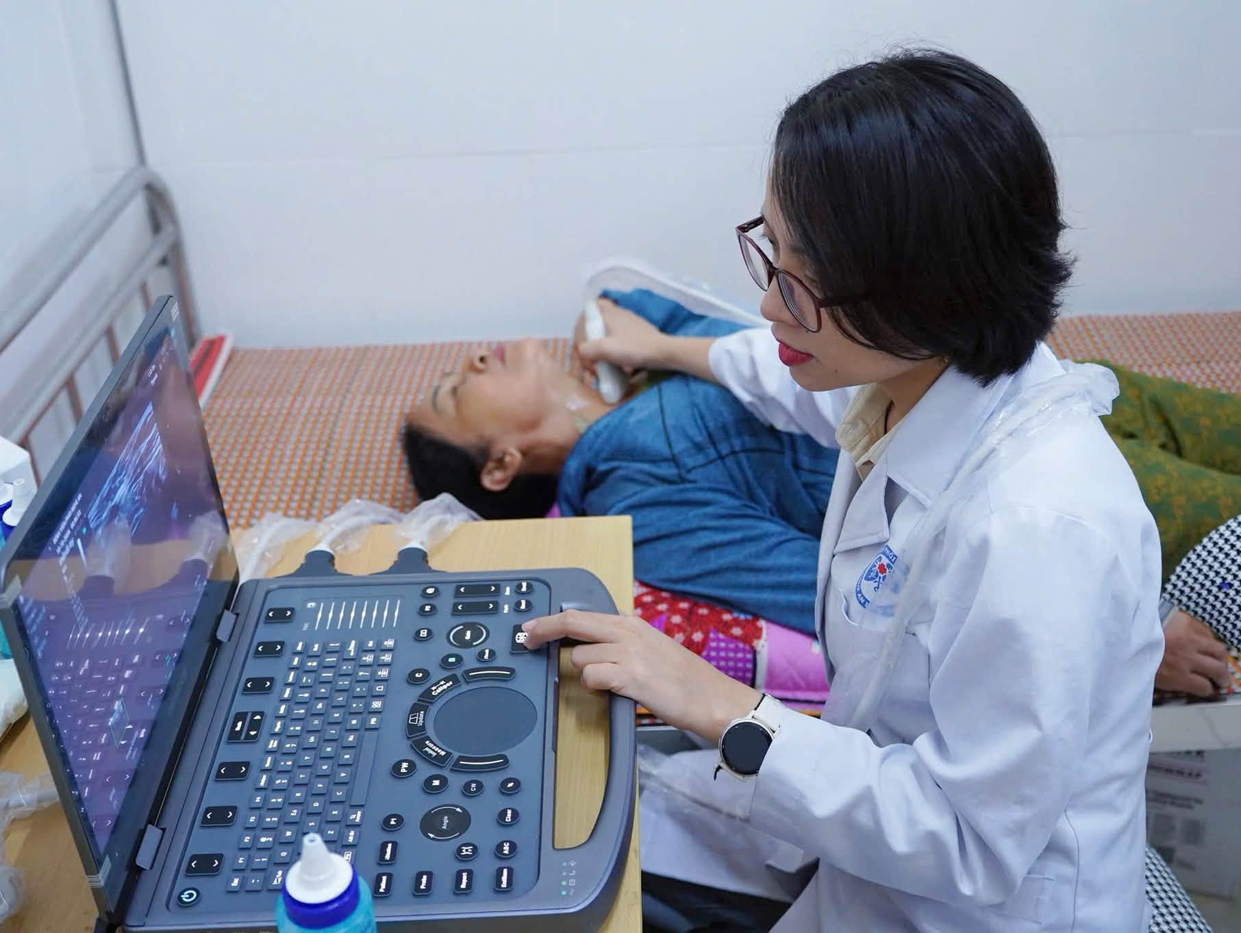 Nghệ An khám sàng lọc bệnh hô hấp miễn phí cho hơn 2.000 người cao tuổi
- Ảnh 4.