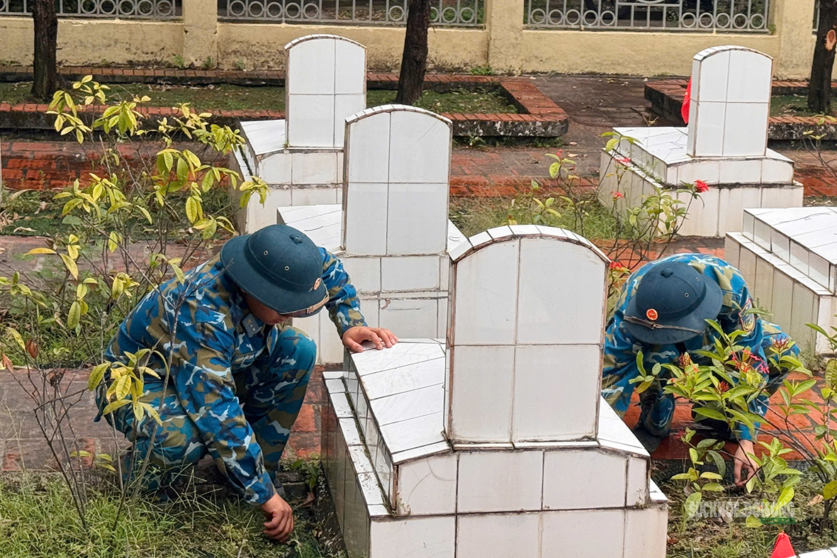 Bộ đội tên lửa chỉnh trang nghĩa trang đón hài cốt liệt sĩ- Ảnh 3.