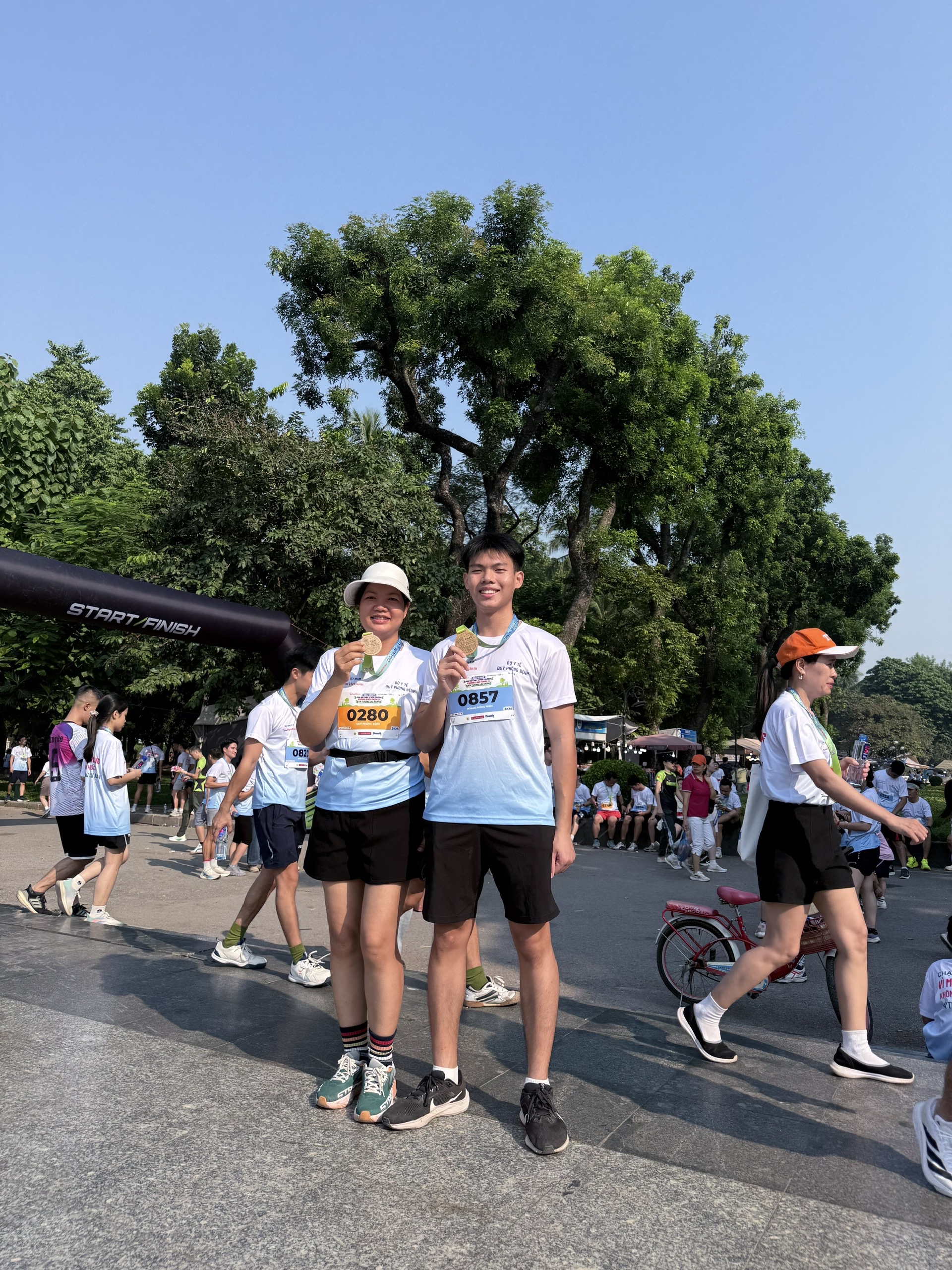 Gần 2.000 người chạy vì môi trường không khói thuốc, lan toả bảo vệ sức khoẻ phụ nữ, trẻ em- Ảnh 5.