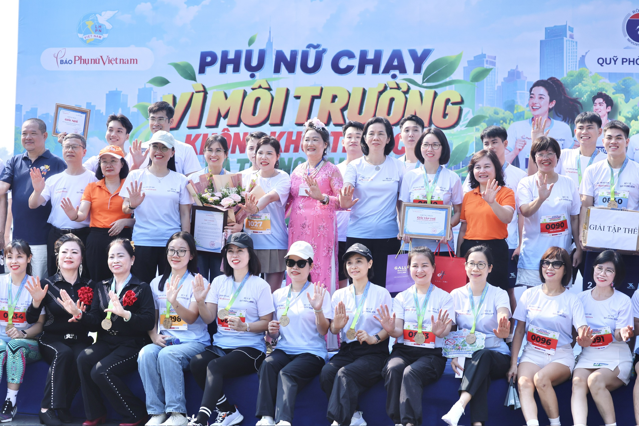 Gần 2.000 người chạy vì môi trường không khói thuốc, lan toả bảo vệ sức khoẻ phụ nữ, trẻ em- Ảnh 4.