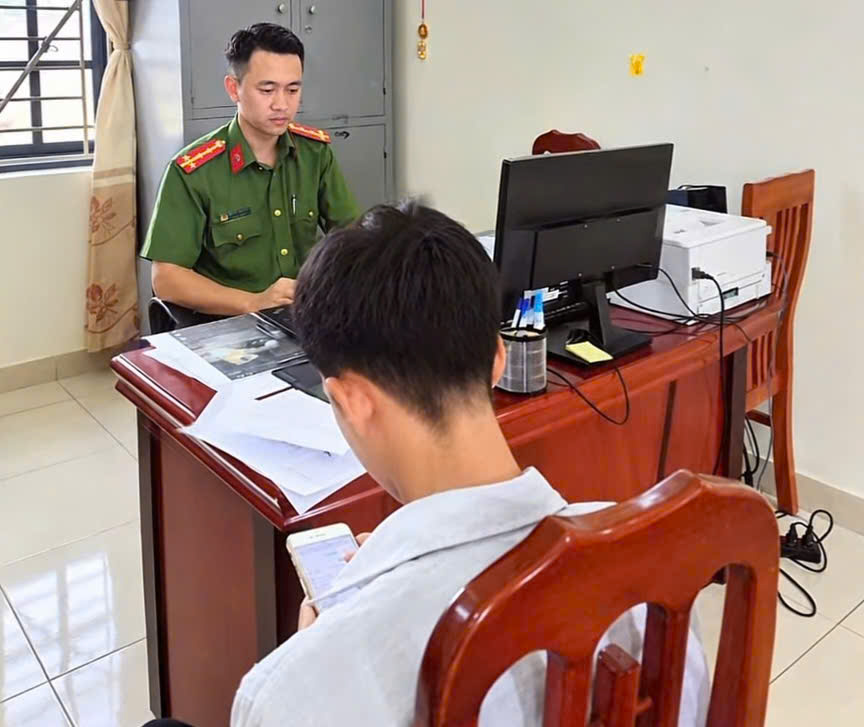 Nam sinh dàn dựng tai nạn giao thông giả, quay video đăng lên mạng để giải trí - Ảnh 2.