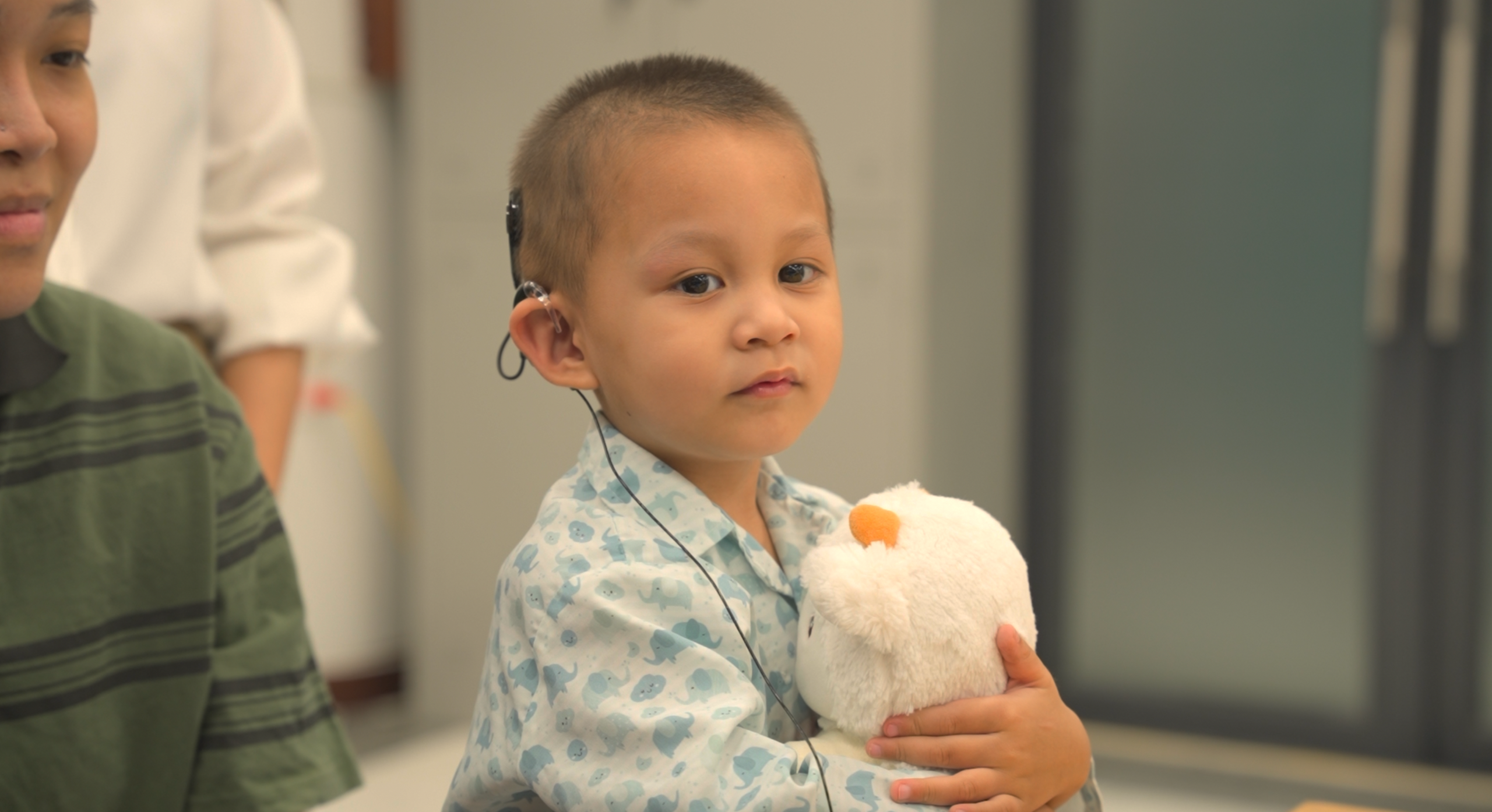 Hà Nội làm chủ kỹ thuật cấy điện cực ốc tai, nâng tầm y tế chuyên sâu- Ảnh 4.