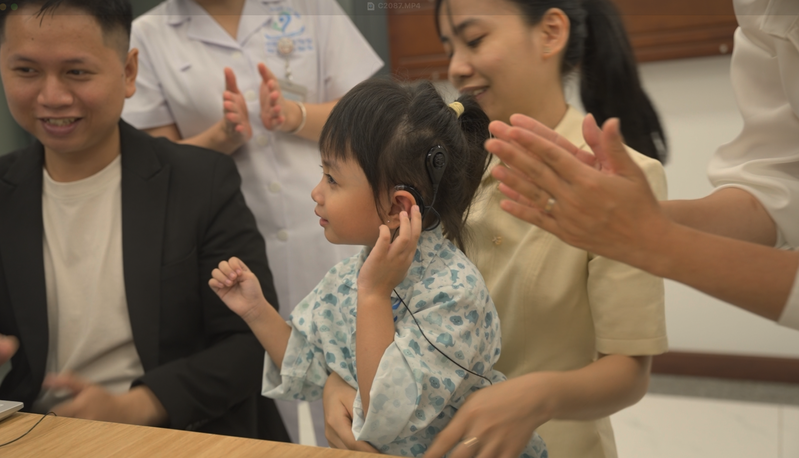 Hà Nội làm chủ kỹ thuật cấy điện cực ốc tai, nâng tầm y tế chuyên sâu- Ảnh 2.