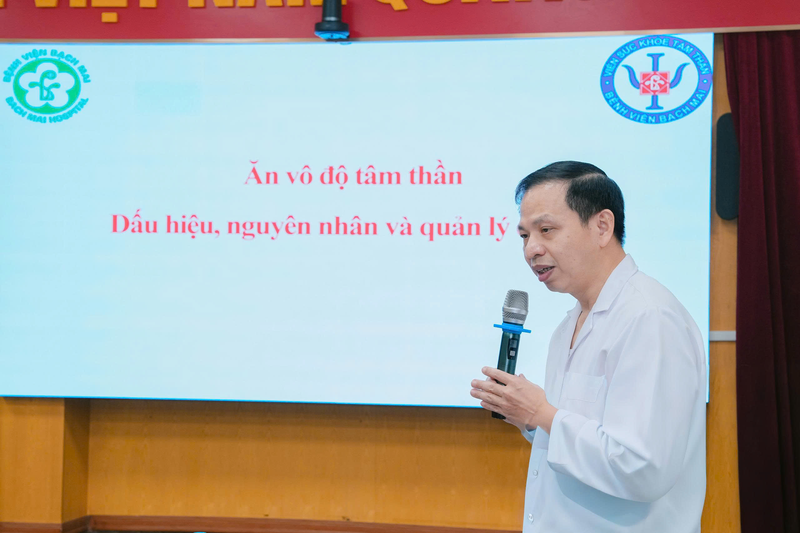Nữ sinh 21 tuổi ăn vô độ, rồi ngất xỉu vì gây nôn để không tăng cân- Ảnh 2.