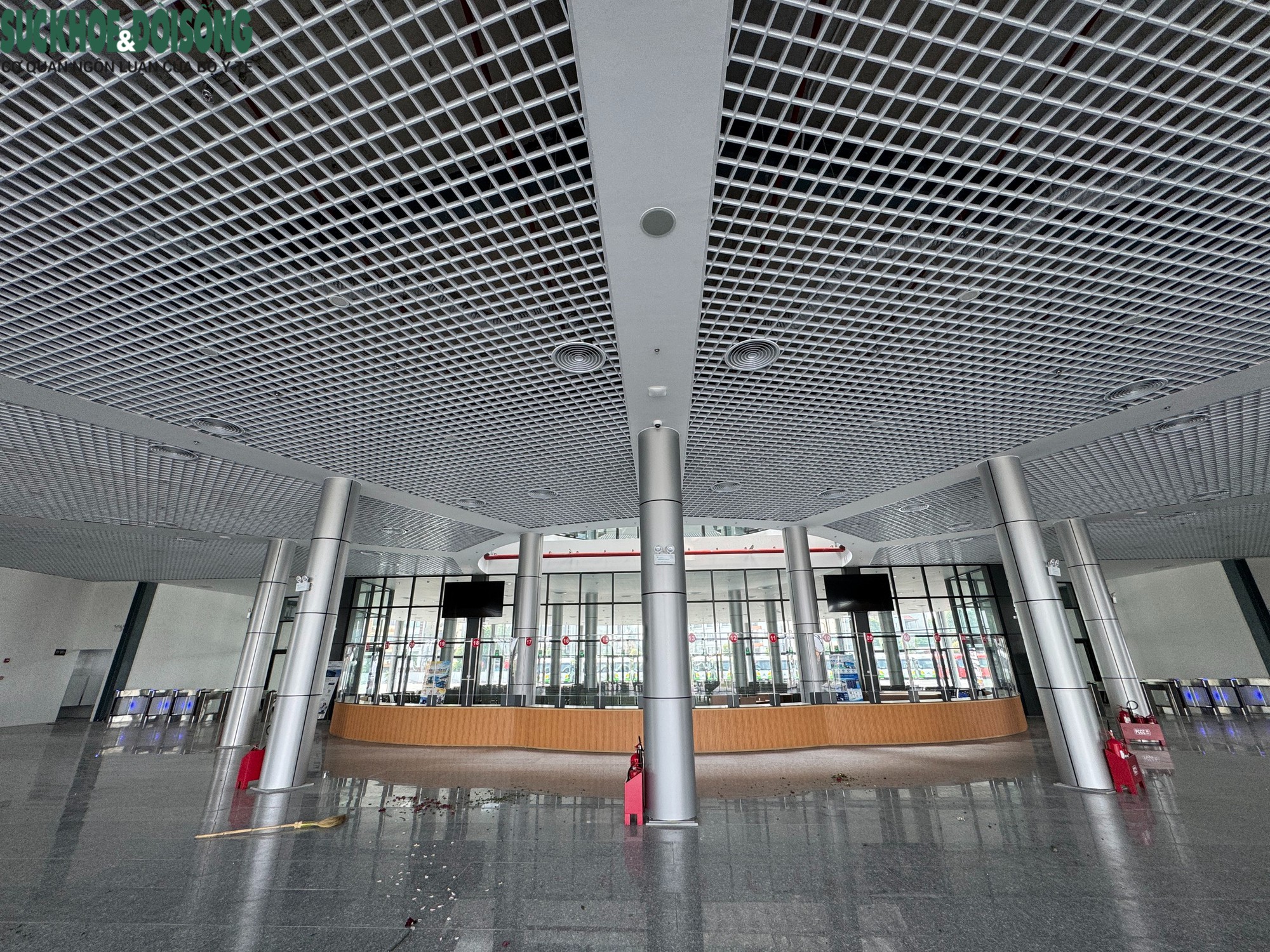 Thực tế bên trong bến xe Yên Sở (Hà Nội) sau nhiều ngày khai trương - Ảnh 2.