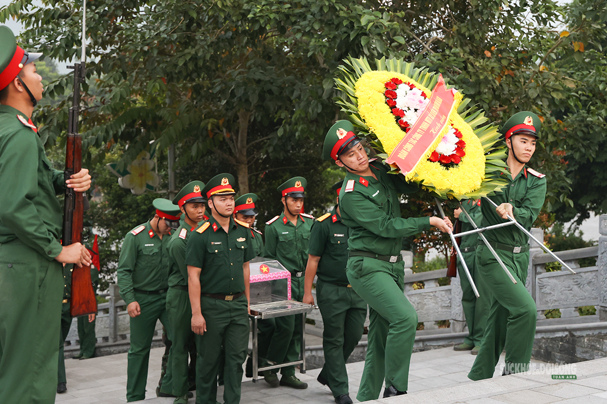 Diễn tập nghi thức đón 93 hài cốt liệt sĩ về Nghĩa trang Vị Xuyên - Ảnh 2.