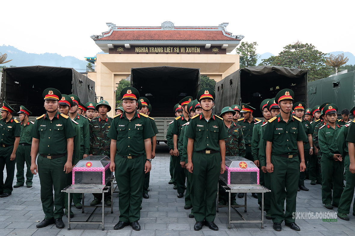 Diễn tập nghi thức đón 93 hài cốt liệt sĩ về Nghĩa trang Vị Xuyên - Ảnh 6.