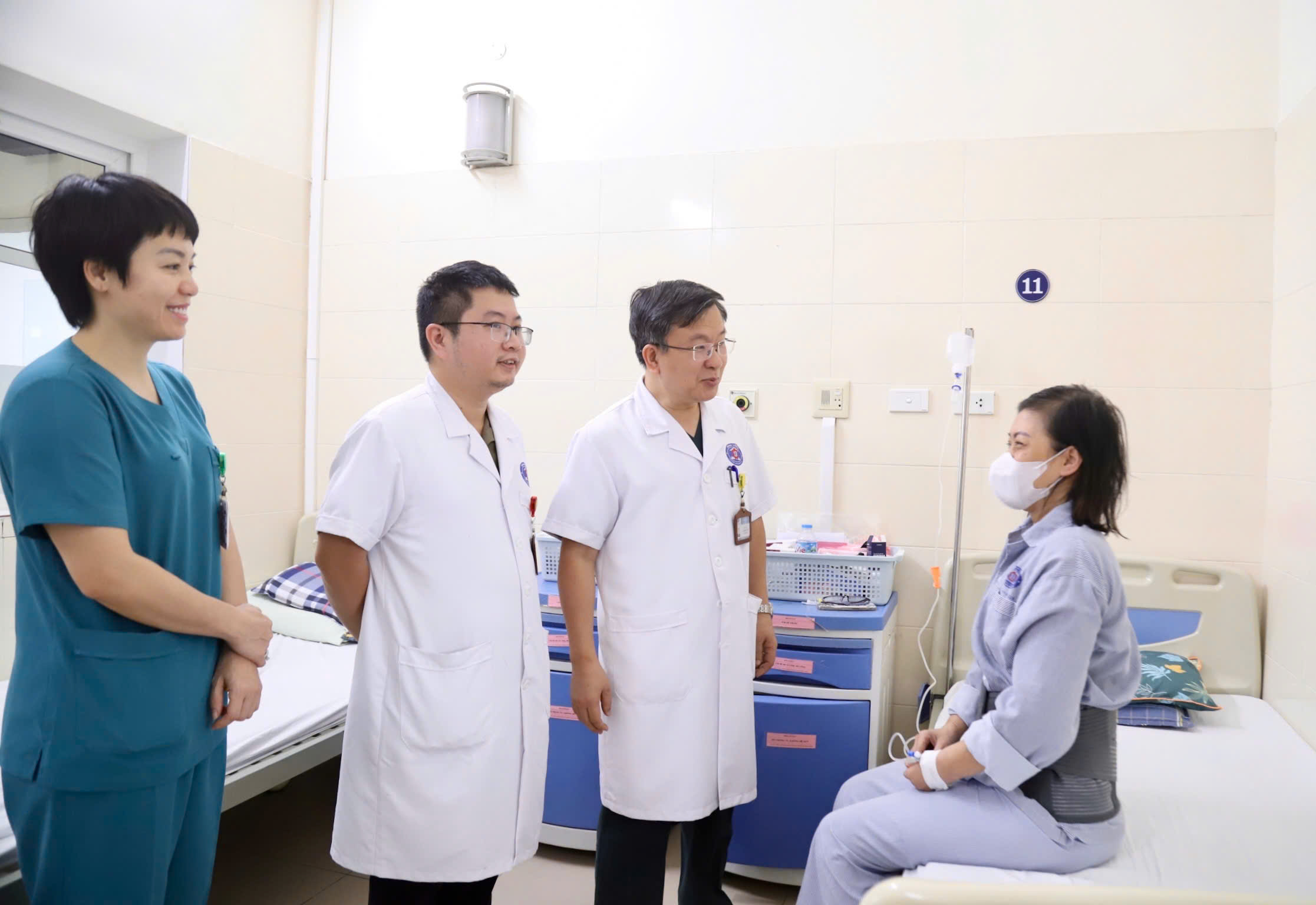 Người phụ nữ ung thư vú tự tin với vòng 1 cân đối sau ca phẫu thuật tạo hình 3 trong 1- Ảnh 3.
