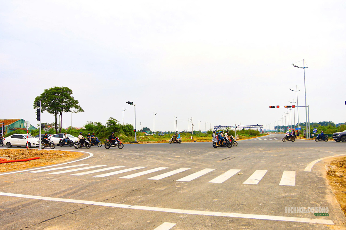 Diện mạo 15 km đường song hành Vành đai 4 qua Hà Nội- Ảnh 4.