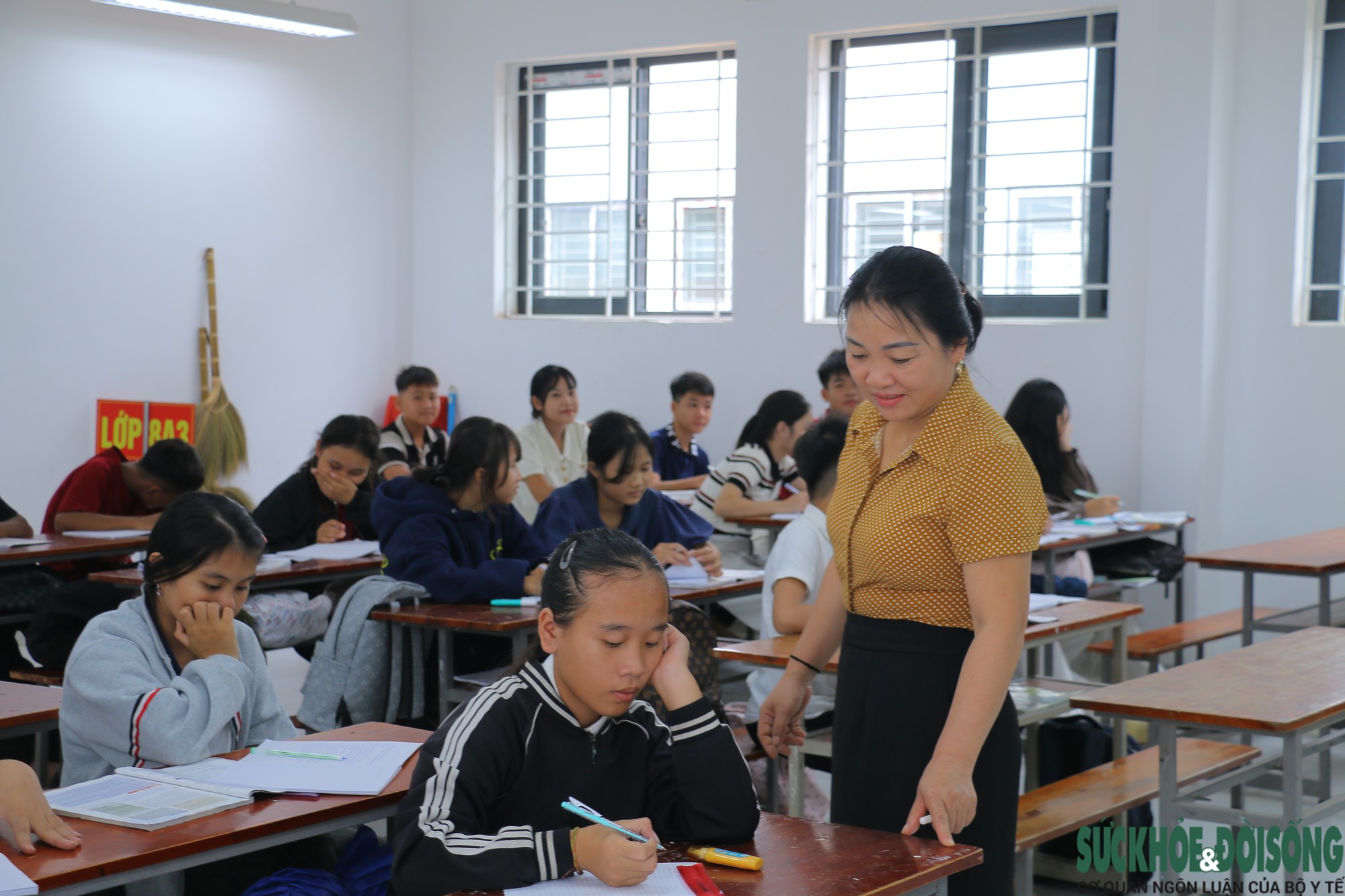 Niềm vui dưới mái trường nội trú khang trang nơi biên giới - Ảnh 3.