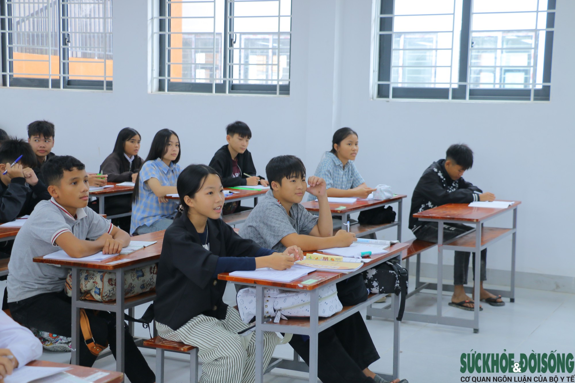 Niềm vui dưới mái trường nội trú khang trang nơi biên giới - Ảnh 5.