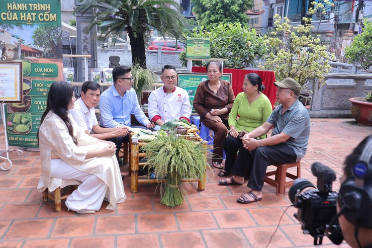 Từ livestream cốm Mễ Trì, nón lá Tri Lễ đến hành trình số hóa di sản - Ảnh 2.