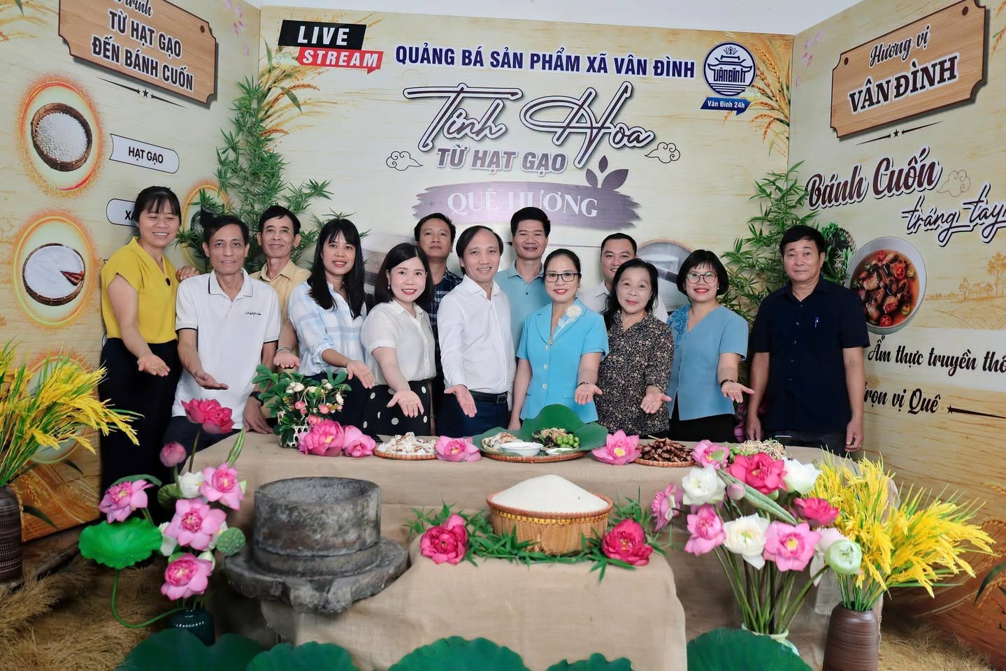 Từ livestream cốm Mễ Trì, nón lá Tri Lễ đến hành trình số hóa di sản - Ảnh 11.