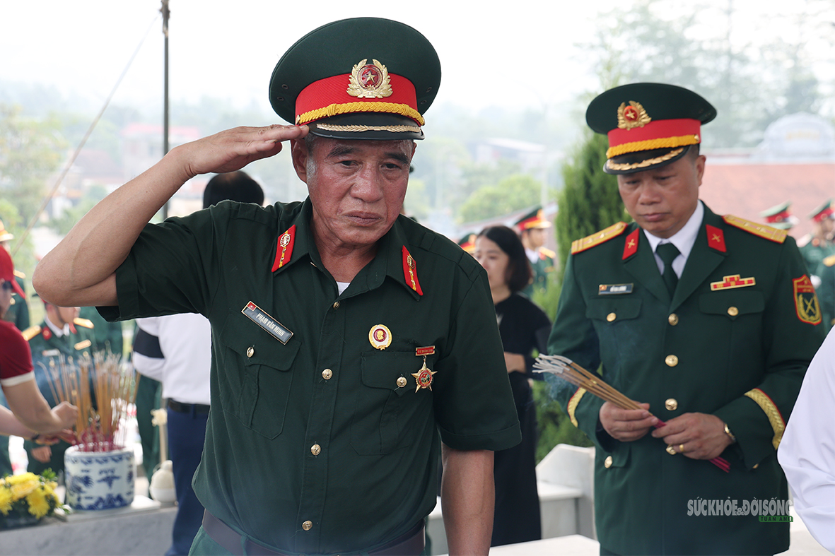 Nghẹn ngào lễ tiễn đưa 93 liệt sĩ về đất mẹ Vị Xuyên - Ảnh 7.