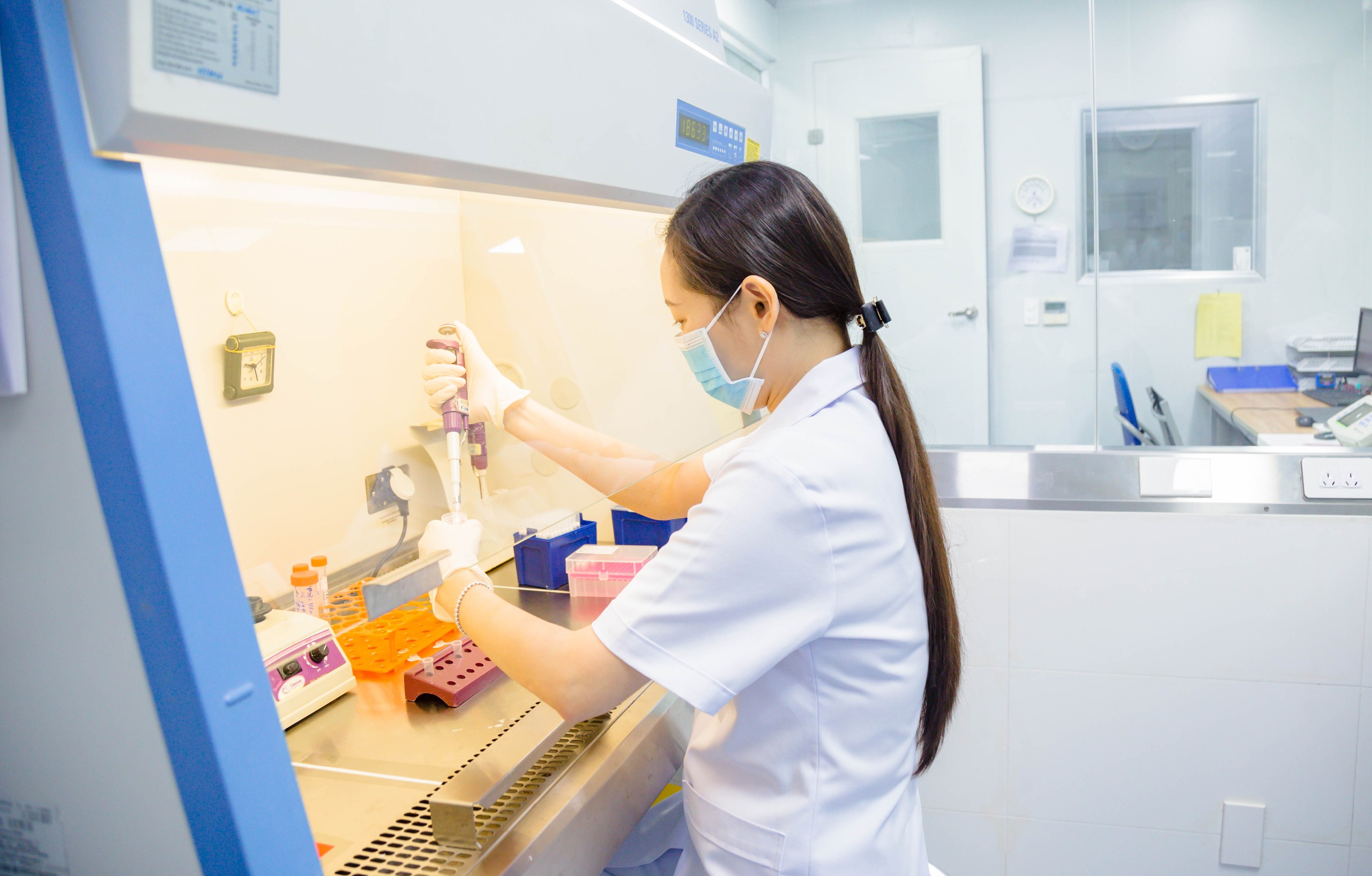 Nữ Phó Giáo sư trẻ và hành trình đưa nghiên cứu khoa học đến gần người bệnh - Ảnh 1.
