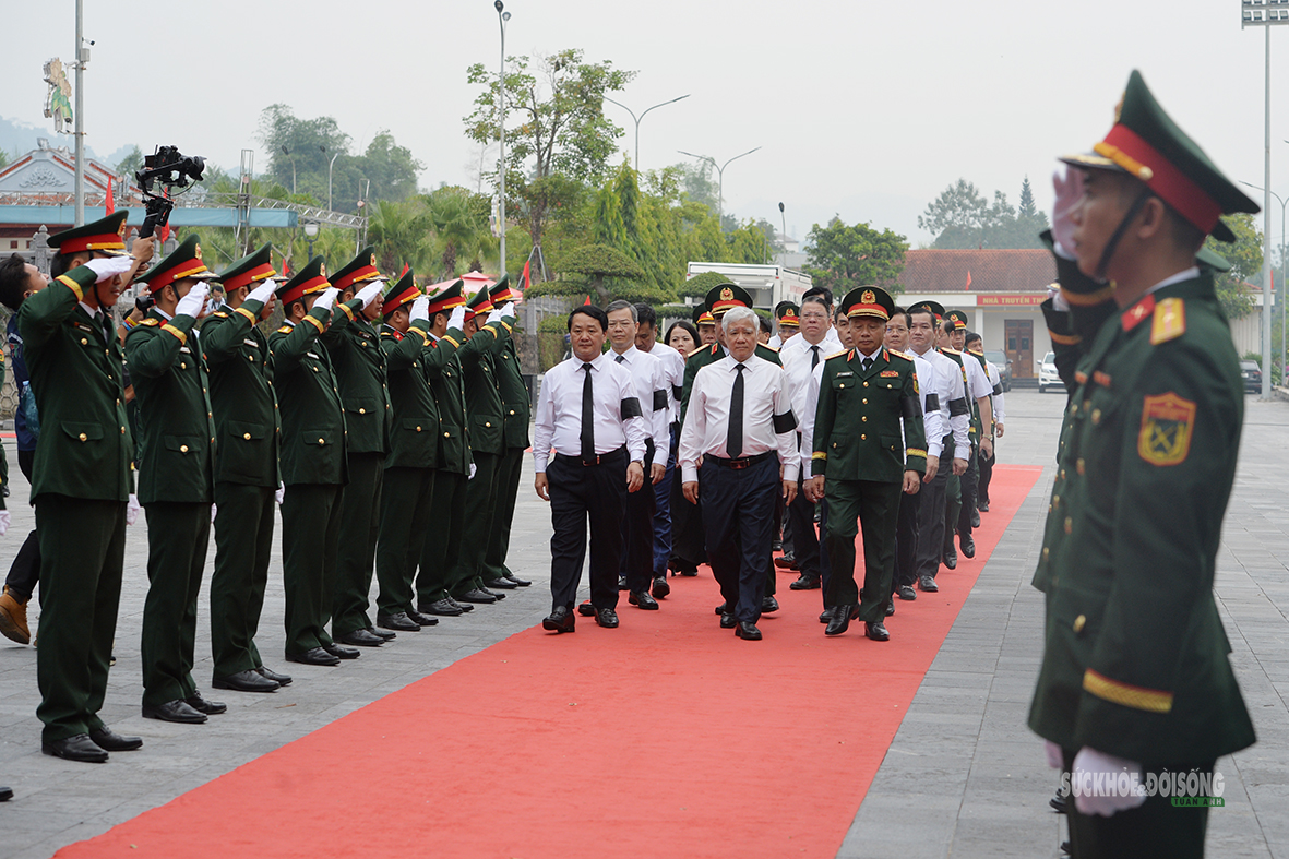 Trang nghiêm lễ truy điệu, an táng 93 hài cốt liệt sĩ tại Vị Xuyên - Ảnh 2.
