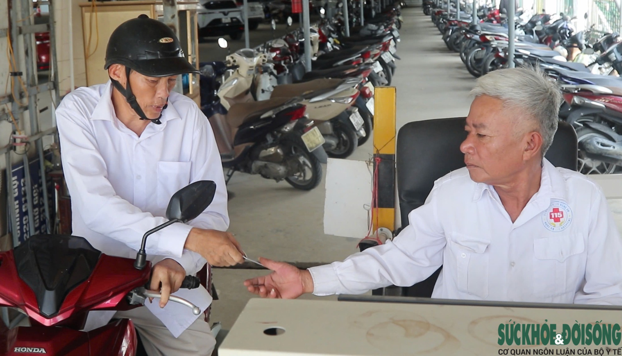 Bệnh viện ở Nghệ An miễn phí gửi xe cho người bệnh, người nhà- Ảnh 3.
