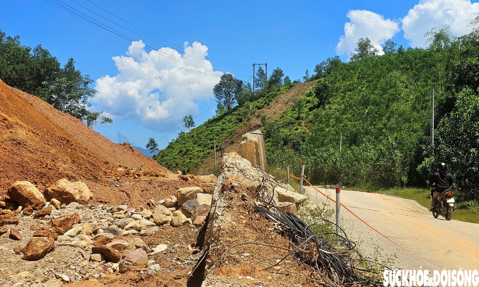 Dời khối đất đá khổng lồ tại quả đồi nứt để cứu đường huyết mạch ở Huế- Ảnh 3.