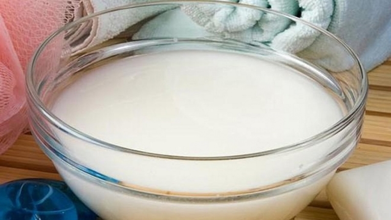 Mẹo chăm sóc tóc khô xơ bằng nguyên liệu thảo mộc tại nhà - Ảnh 2.