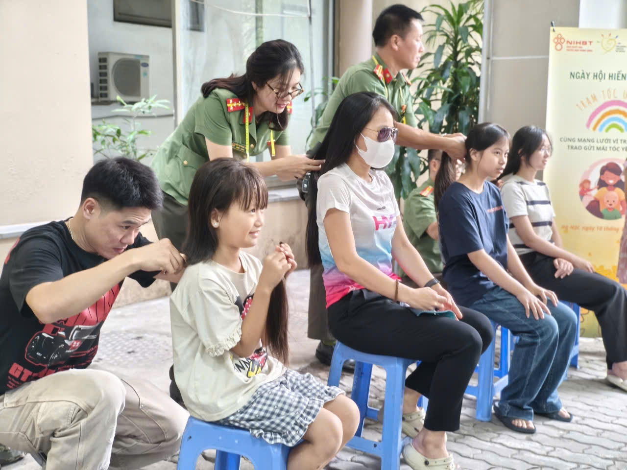Những mái tóc trao đi, những giọt máu sẻ chia vì người bệnh- Ảnh 3.